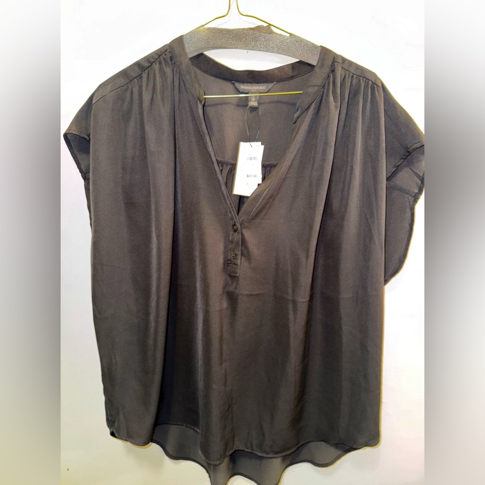 NWT - Banana Republic Black Sleeveless Blouse Large